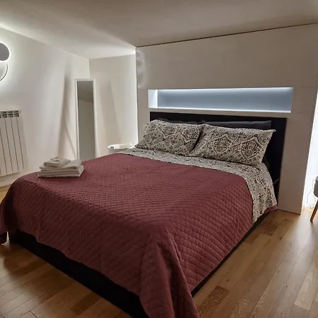 A Casa Di Oreste E Olivia