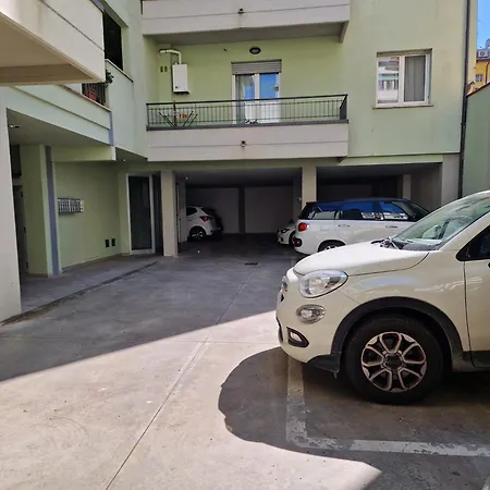 A Casa Di Oreste E Olivia